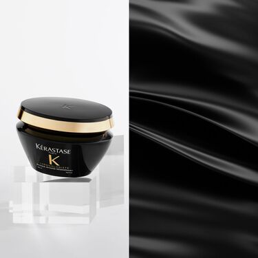 El masque Chronologiste Kerastase se coloca sobre una superficie blanca.