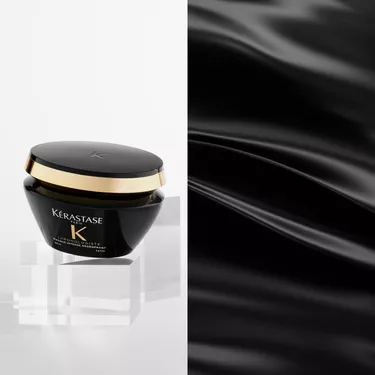 El masque Chronologiste Kerastase se coloca sobre una superficie blanca.