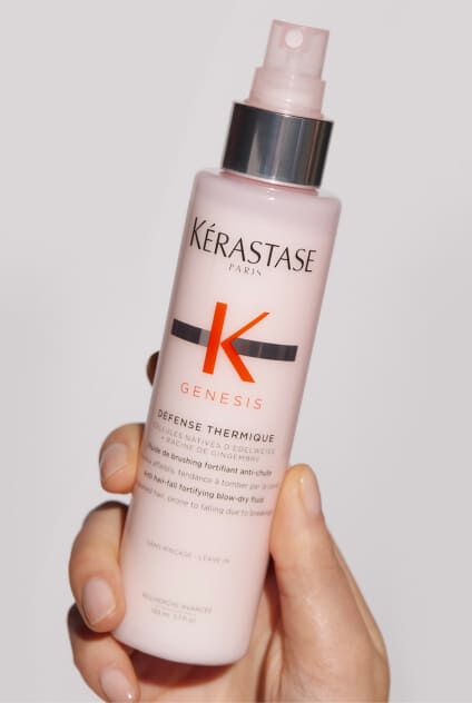 Bottiglia rosa di Kerastase Genesis Defense Thermique, un trattamento termoprotettivo per capelli.