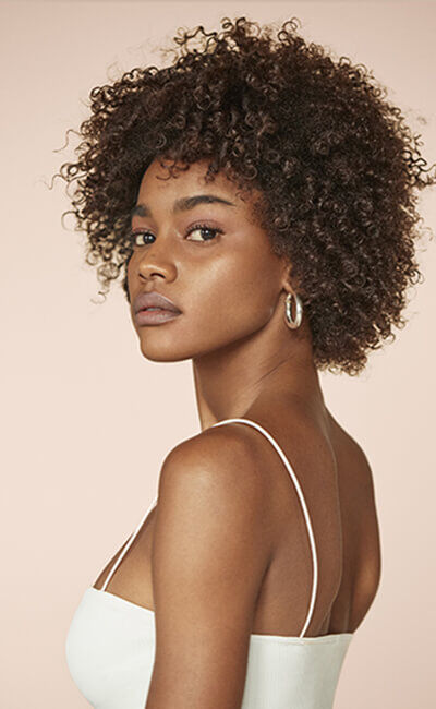 cheveux boucles crepus frises Kerastase