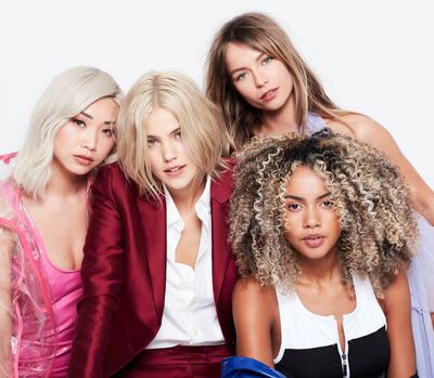 donne con i capelli biondi