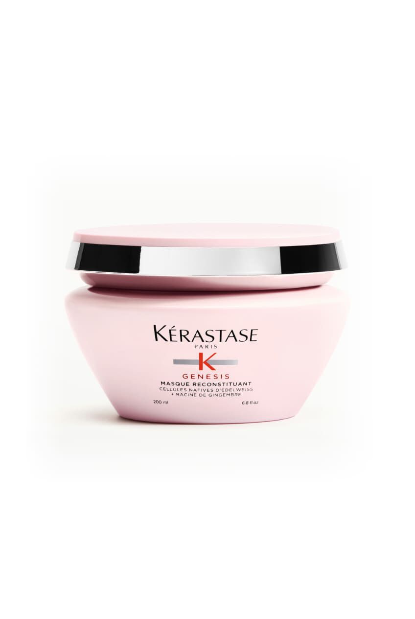Vaso rosa della maschera Kerastase Genesis Masque Reconstituant, posizionato su una superficie bianca.