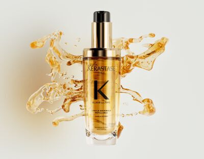 Il nuovo Elixir Ultime ricaricabile e decorato con bellissime gocce di olio per capelli dalla texture dorata.