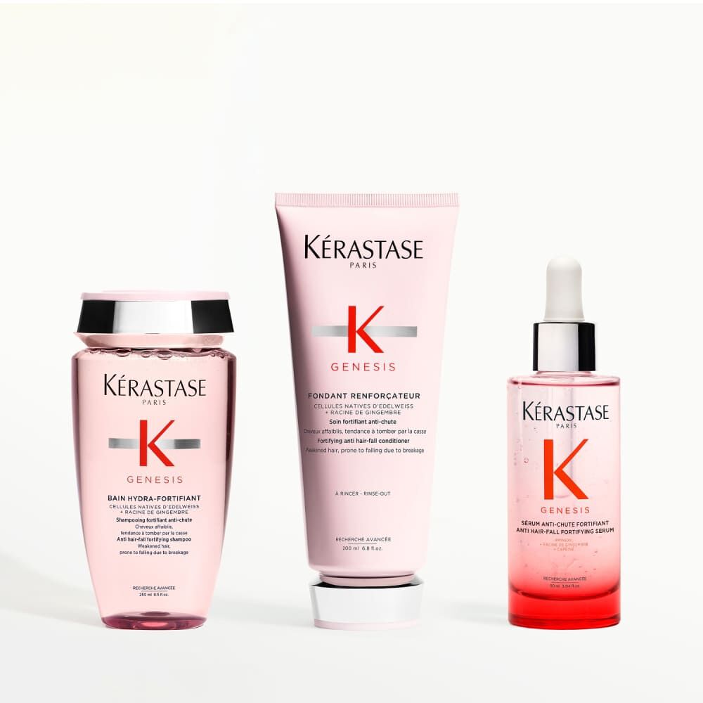 Presentazione dei prodotti Kerastase Genesis (shampoo, balsamo, siero) con un pettine e mani che tengono bacche.