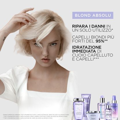 Modella con capelli biondi e lisci, presenta la linea di prodotti Blond Absolu di Kerastase per la cura dei capelli.