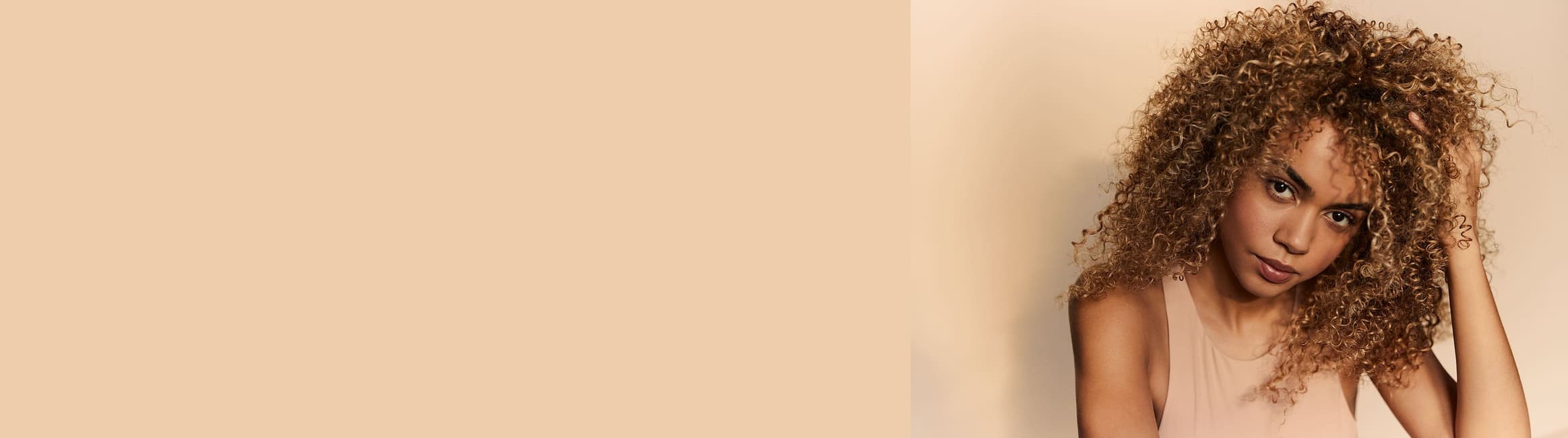 Scopri le nostre creme per capelli ricci: nutrizione, definizione e protezione per ricci elastici, morbidi e perfettamente definiti, giorno dopo giorno.